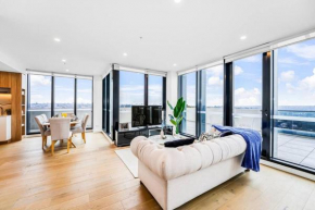 StayAU Luxurious Penthouse 3BR Panoramic Views